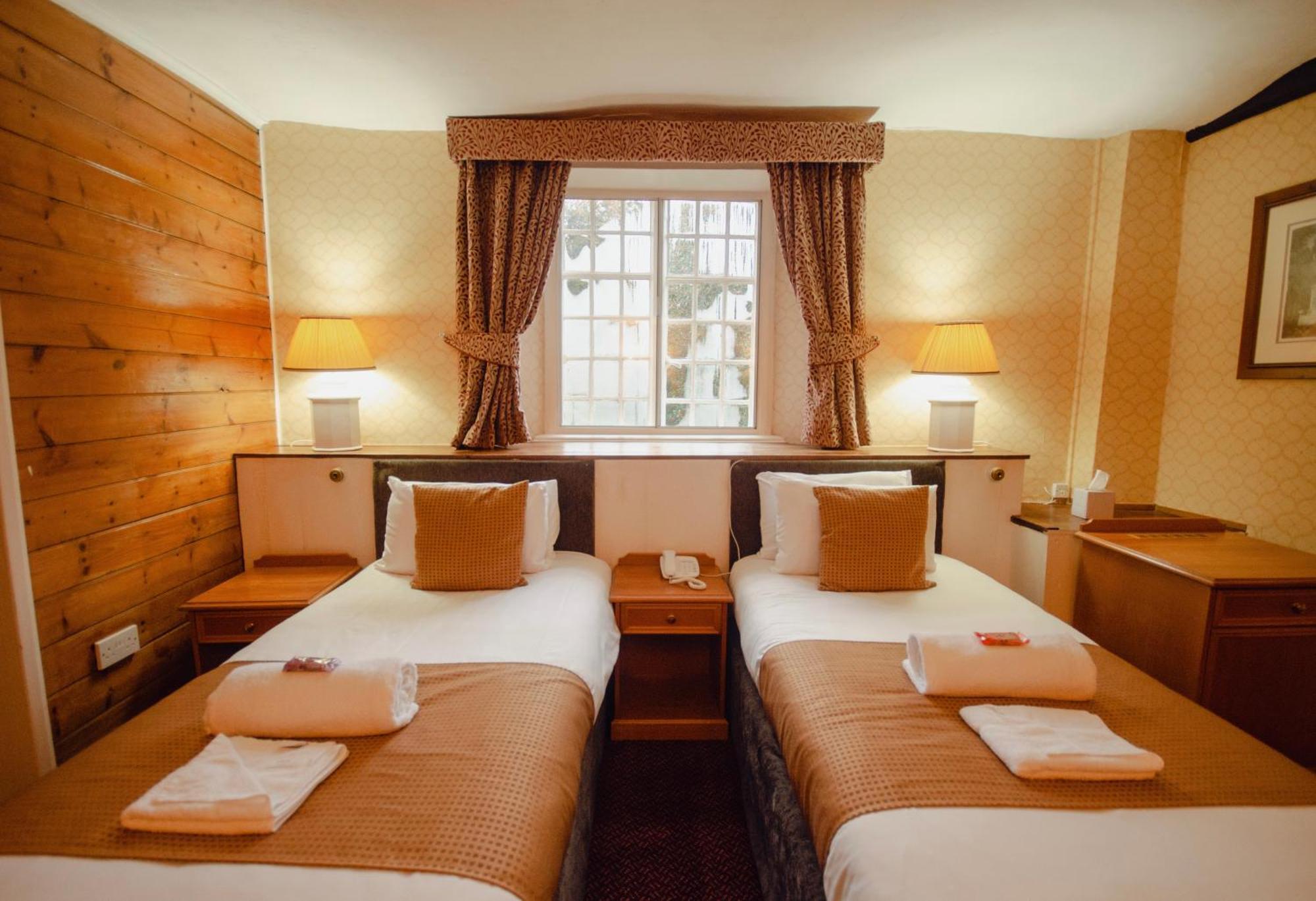 Howfield Manor Hotel Кэнтербари Экстерьер фото