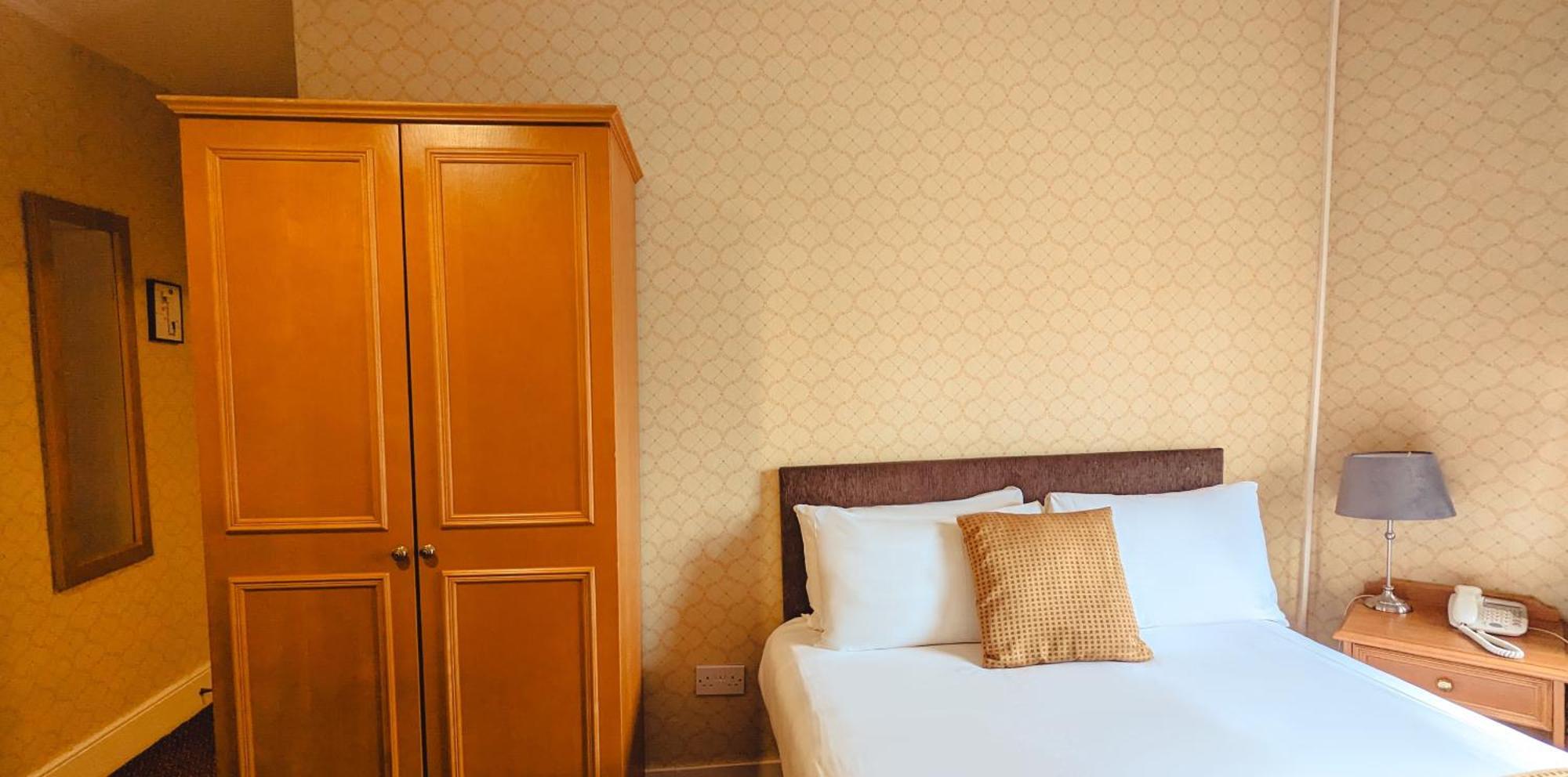 Howfield Manor Hotel Кэнтербари Экстерьер фото