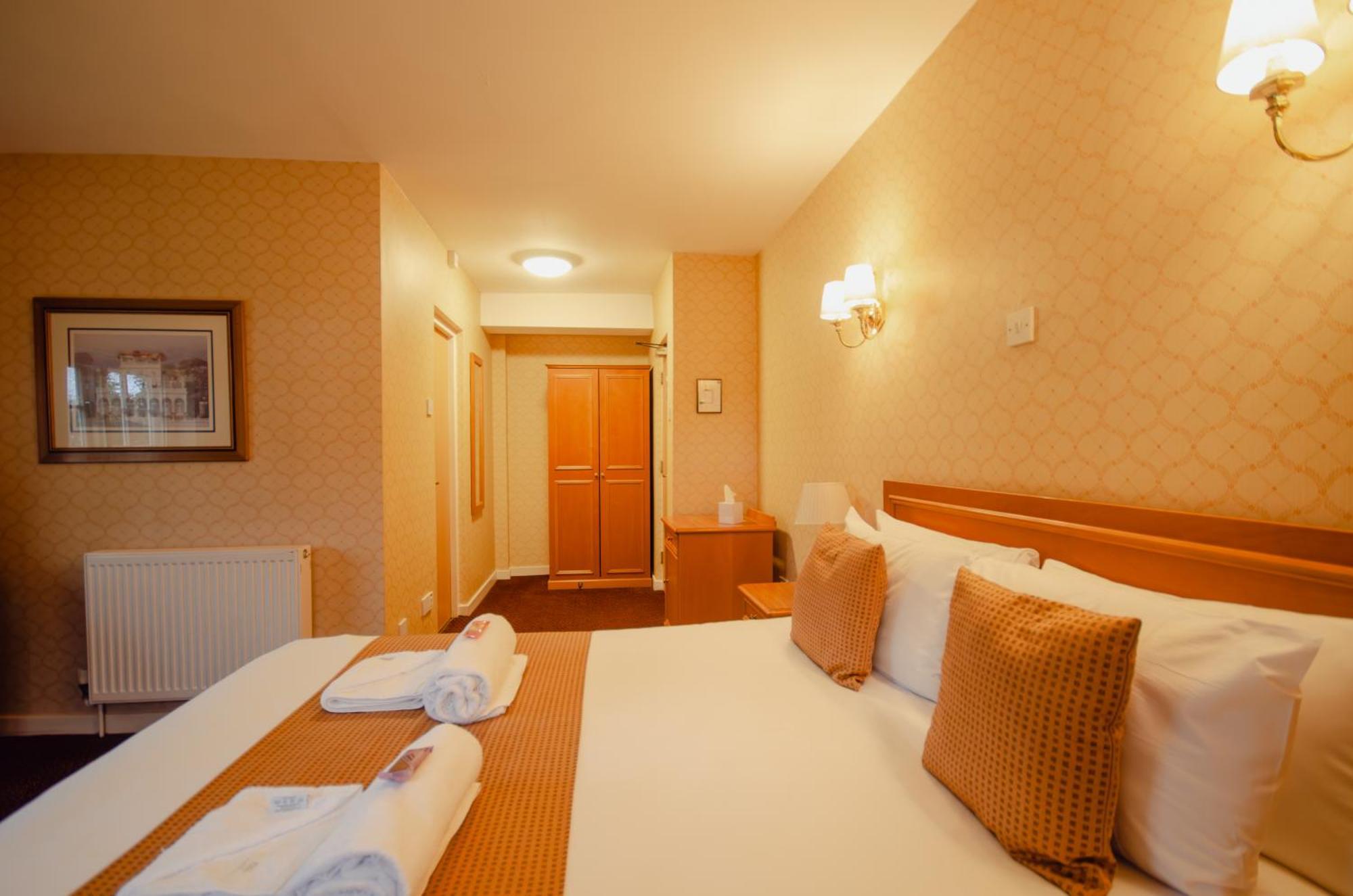 Howfield Manor Hotel Кэнтербари Экстерьер фото